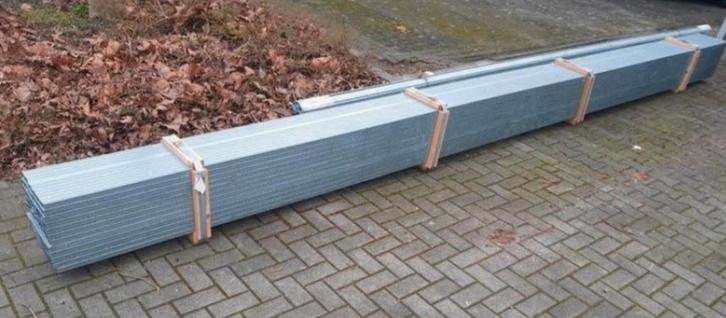 Stalen koker 25x25mm steigerbuis gegalvaniseerd 864mtr, Doe-het-zelf en Verbouw, Metalen, Zo goed als nieuw, IJzer, Ophalen of Verzenden