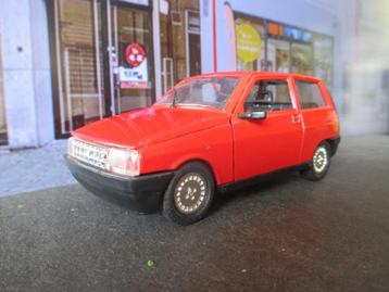 1/25 Autobianchi Lancia Y10 Ypsilon Polistil rood. beschikbaar voor biedingen