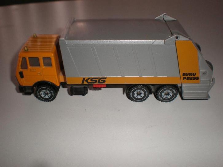 3 Miniatuur auto's + 1 Shovel, Hobby en Vrije tijd, Modelauto's | 1:50, Gebruikt, Bus of Vrachtwagen, Overige merken, Ophalen of Verzenden