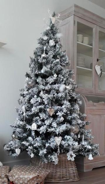 Besneeuwde kerstboom Intratuin teab beschikbaar voor biedingen