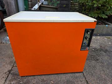 Vintage camping koelkast beschikbaar voor biedingen
