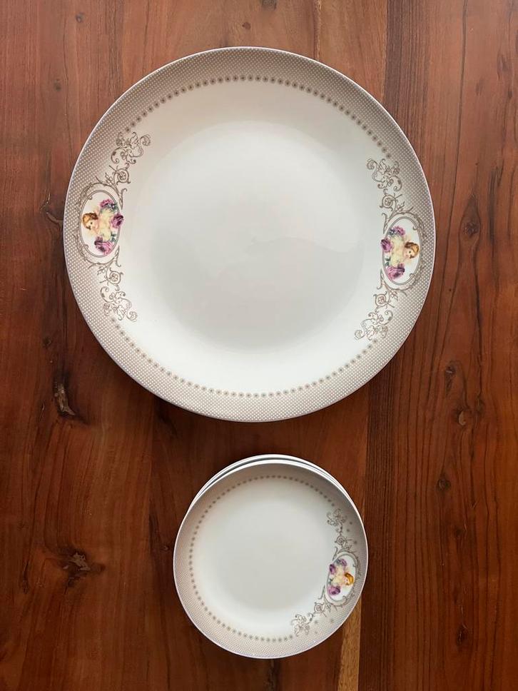 Servies los 1 groot bord en 6 (gebak) bordjes engeltje/rozen, Antiek en Kunst, Antiek | Servies los, Ophalen
