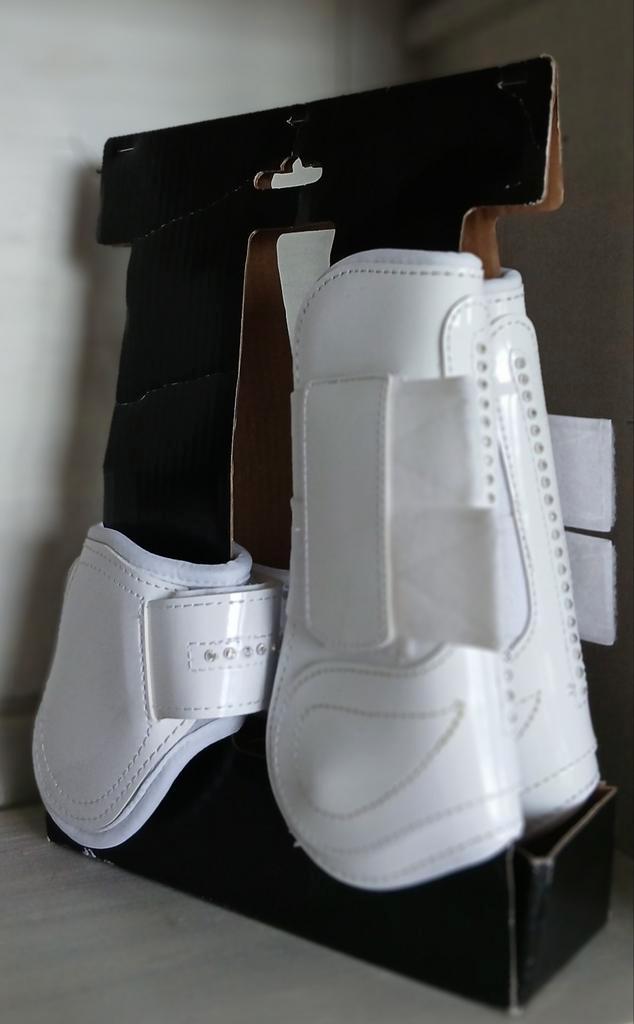 Witte beenbeschermerset met steentjes-Nieuw, Dieren en Toebehoren, Paarden en Pony's | Beschermers, Zo goed als nieuw, Rijden