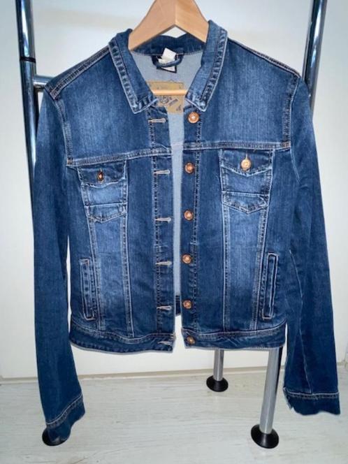 Bershka denim jack 38 Spaans spijkerjasje M jeans jacket, Kleding | Dames, Jassen | Zomer, Zo goed als nieuw, Maat 38/40 (M), Blauw