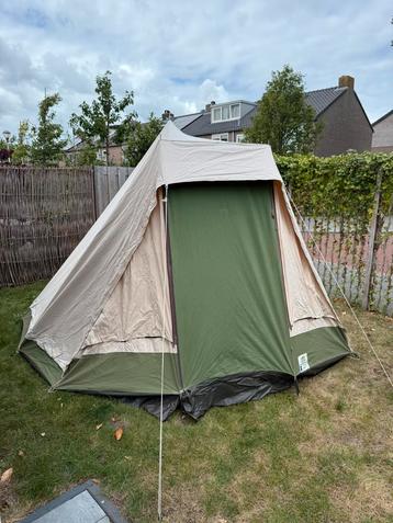 Esvo Pyramid 4 persoons beschikbaar voor biedingen