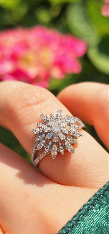 Zilveren 925 Ring met Bloemmotief - Nieuw beschikbaar voor biedingen