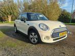 Mini 1.5D Cooper 5D 2015 Wit, Auto's, Mini, Voorwielaandrijving, 28 km/l, Start-stop-systeem, Zwart
