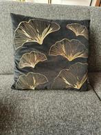 By-Boo sierkussen met gouden details 42x42, Huis en Inrichting, Woonaccessoires | Kussens, Ophalen of Verzenden, Zo goed als nieuw