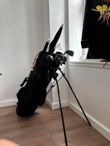 Complete golfset in goede staat beschikbaar voor biedingen