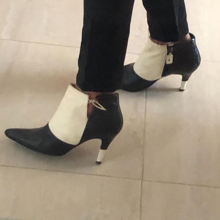 Chanel luxe enkellaarsjes wit/zwart soepel leer ORIGINELE, Kleding | Dames, Schoenen, Zo goed als nieuw, Lage of Enkellaarzen