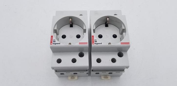Legrand 04285 Wandcontactdoos / stopcontact dinrail (2x), Hobby en Vrije tijd, Elektronica-componenten, Gebruikt, Ophalen of Verzenden
