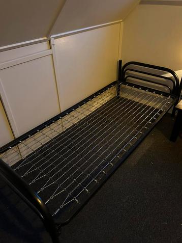 Logeerbed 200x90 cm beschikbaar voor biedingen