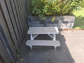 Tuintafel beschikbaar voor biedingen