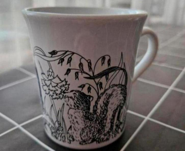 Witte Beker met Dieren opdrukken, Huis en Inrichting, Keuken | Servies, Zo goed als nieuw, Kop(pen) en/of Schotel(s), Overige stijlen