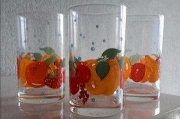 Drie Glazen met Fruit opdrukken beschikbaar voor biedingen