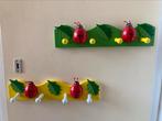 Kinderkapstokken, 2 stuks, liefheersbeestjes en blaadjes, Ophalen of Verzenden, Zo goed als nieuw, Minder dan 100 cm, Kinderkapstok