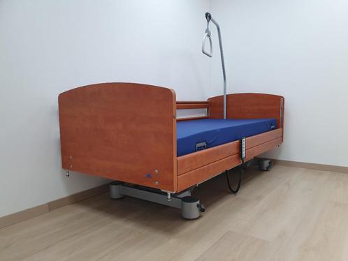 Hoog-laag bed van Stiegelmeijer  GRATIS BEZORGD en geplaatst, Diversen, Verpleegmiddelen, Zo goed als nieuw, Ophalen of Verzenden