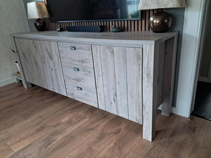 Mooi Dressoir/TV kast Kleur licht grijs eiken., Huis en Inrichting, Kasten | Dressoirs, Zo goed als nieuw, 200 cm of meer, 25 tot 50 cm