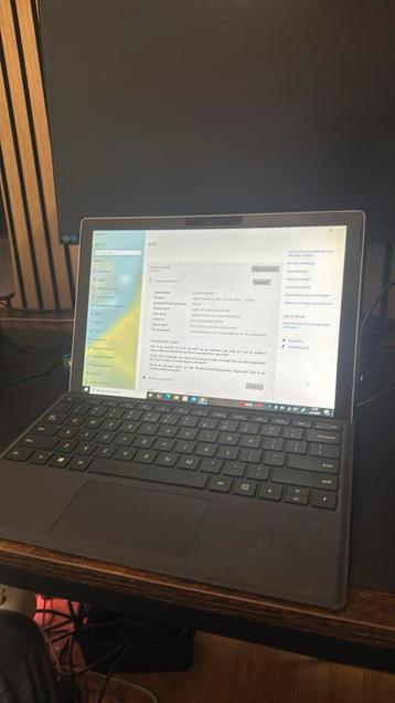 Surface Pro (5th Gen) with LTE Advanced - 256GB i5 8GB M1807 beschikbaar voor biedingen