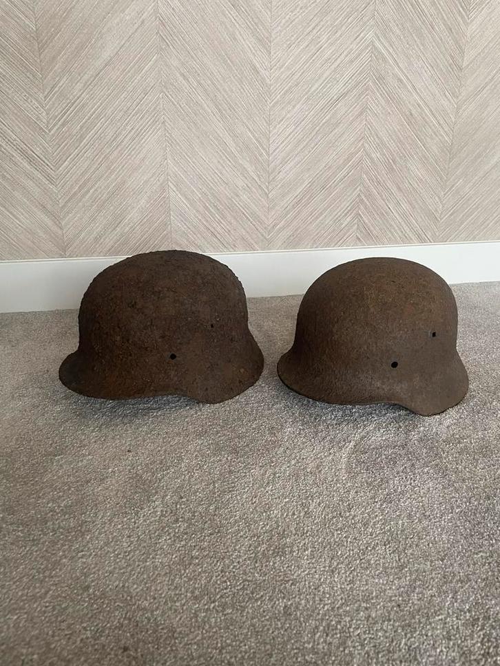 2 Duitse Helmen WOII - Bodemvondst, Verzamelen, Militaria | Algemeen, Overige soorten, Helm of Baret, Duitsland, Ophalen of Verzenden