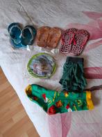 3p.slippers mt30,31,33 en kleding alles samen 2 euro, Ophalen of Verzenden, Zo goed als nieuw, Jongen of Meisje, Overige typen