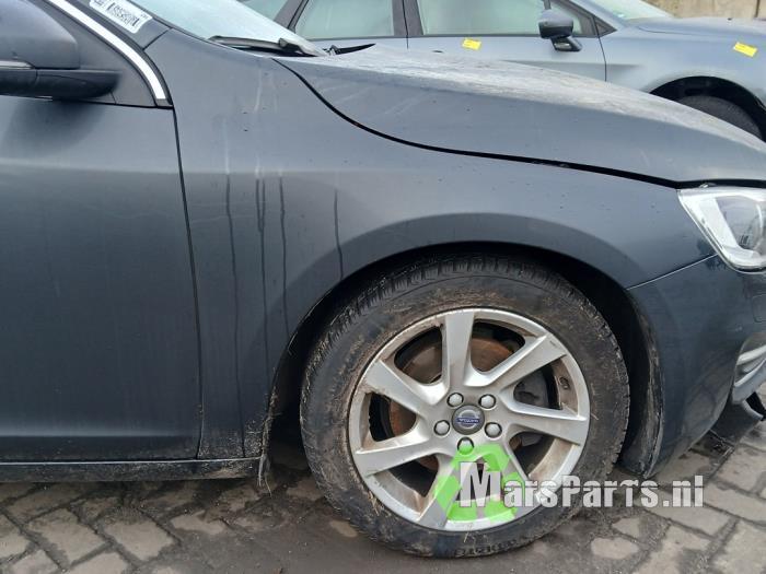 Scherm rechts-voor van een Volvo V60 (49200), Gebruikt, -, -, Ophalen of Verzenden