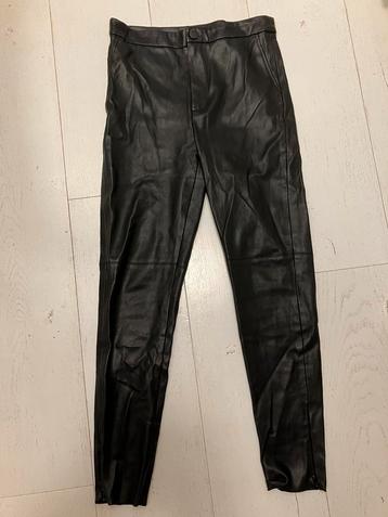 Leerlook broek zwart Zara M/38 beschikbaar voor biedingen