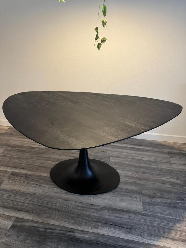 Giga Meubel Eettafel Owen Kiezel Zwart 160 cm |1 jaar oud, Huis en Inrichting, Tafels | Eettafels, Zo goed als nieuw, 150 tot 200 cm