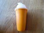 Tupperware slagroom shaker 21 cm groot en is zgan, Huis en Inrichting, Ophalen of Verzenden, Zo goed als nieuw, Geel, Beker of Kan