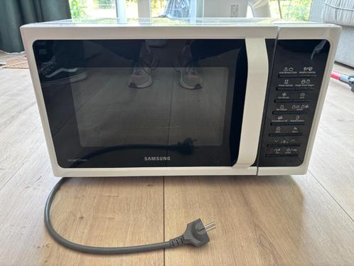 Combimagnetron Samsung, Witgoed en Apparatuur, Magnetrons, Gebruikt, Vrijstaand, Combimagnetron, 45 tot 60 cm, Hete lucht, Ophalen