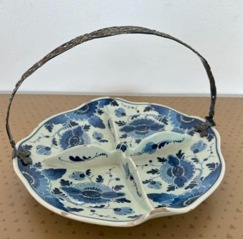 Delfts blauw presenteerschaaltje met zilveren beugel, Antiek en Kunst, Antiek | Vazen, Ophalen of Verzenden
