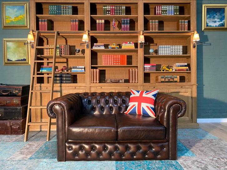 Vintage Chesterfield bank bruin gevlamd, Huis en Inrichting, Banken | Voetenbanken en Poefen, Gebruikt, 125 cm of meer, Rechthoekig