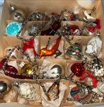 Oude kerstbal ornament en kralenketting in doos nr 13, Diversen, Kerst, Ophalen of Verzenden, Nieuw