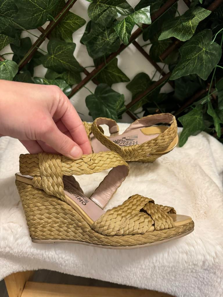 Salvatore Ferragamo Geweven Sandalen EU 36.5, Ophalen of Verzenden, Gedragen, Beige, Sandalen of Muiltjes