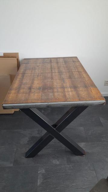Massieve Eettafel met Stalen X-Poten - 140x89cm beschikbaar voor biedingen