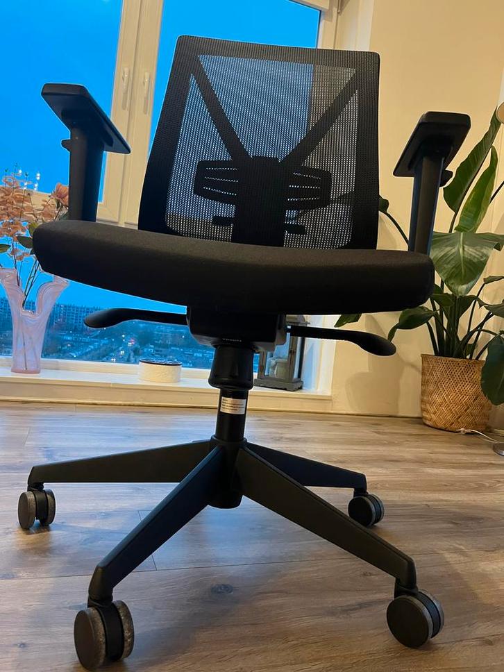 Ergonomische bureaustoel met ademende mesh, Huis en Inrichting, Bureaustoelen, Zo goed als nieuw, Bureaustoel, Zwart, Ergonomisch