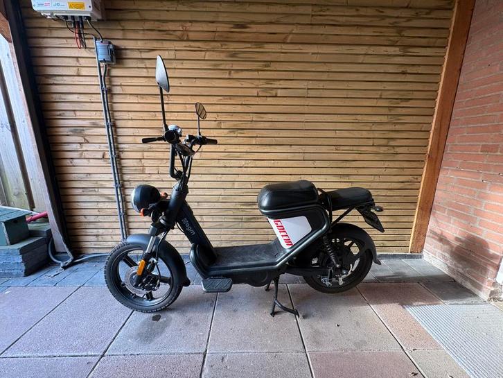 AGM Goccia GEV1000, Fietsen en Brommers, Snorfietsen en Snorscooters, Zo goed als nieuw, Overige merken, Elektrisch, Ophalen
