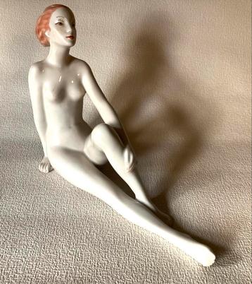 Royal Dux Porselein Beeldje Vrouw beschikbaar voor biedingen