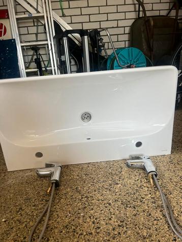 Hans grohe wastafelkranen met wastafel.  beschikbaar voor biedingen