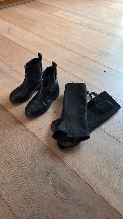 Jodhpurs mt 36 & suede chaps mt 12jr zwart Harry's Horse, Dieren en Toebehoren, Paarden en Pony's | Beschermers, Zo goed als nieuw