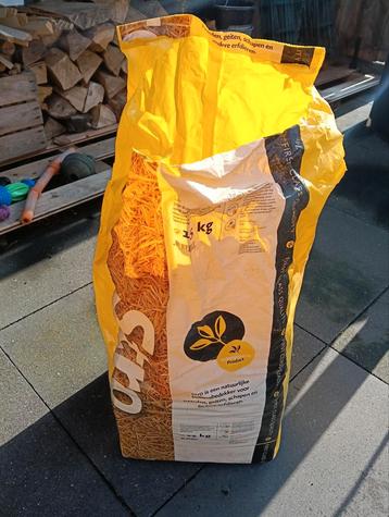 Stro +/- 4 kilo beschikbaar voor biedingen