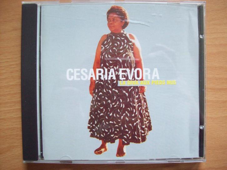 Cesaria Evora - La Diva Aux Pieds Nus (Kaapverdië; Folk), Cd's en Dvd's, Cd's | Wereldmuziek, Zo goed als nieuw, Overige soorten