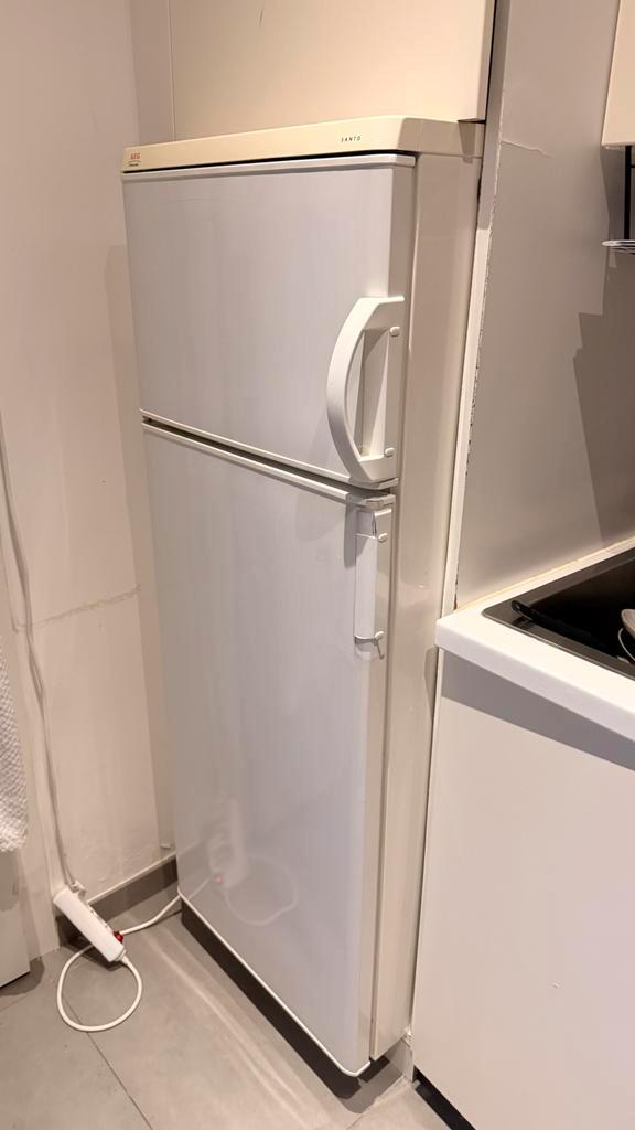 Frigo AEG Santo CT-350 koelkast/diepvries, Witgoed en Apparatuur, Koelkasten en IJskasten, Zo goed als nieuw, Met aparte vriezer