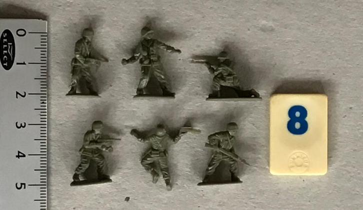Soldaatjes 8 schaal 1:72 of 1:76, Hobby en Vrije tijd, Modelbouw | Figuren en Diorama's, Gebruikt, Figuur of Figuren, 1:50 of kleiner