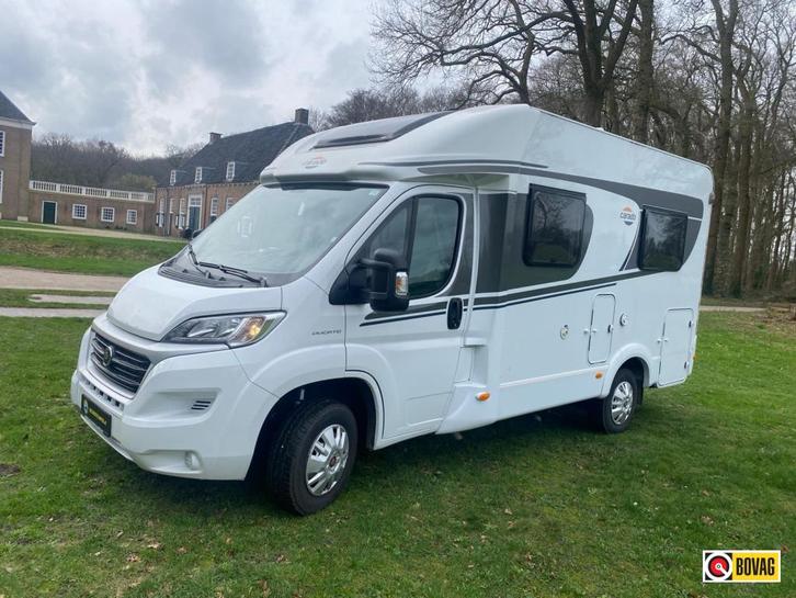 Prachtige Carado T 135 met maar 19750 km en trekhaak!, Caravans en Kamperen, Campers, Bedrijf, tot en met 2, Half-integraal, Carado