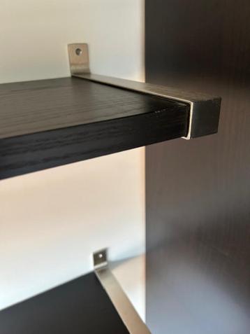 IKEA twee wandplanken met dragers beschikbaar voor biedingen