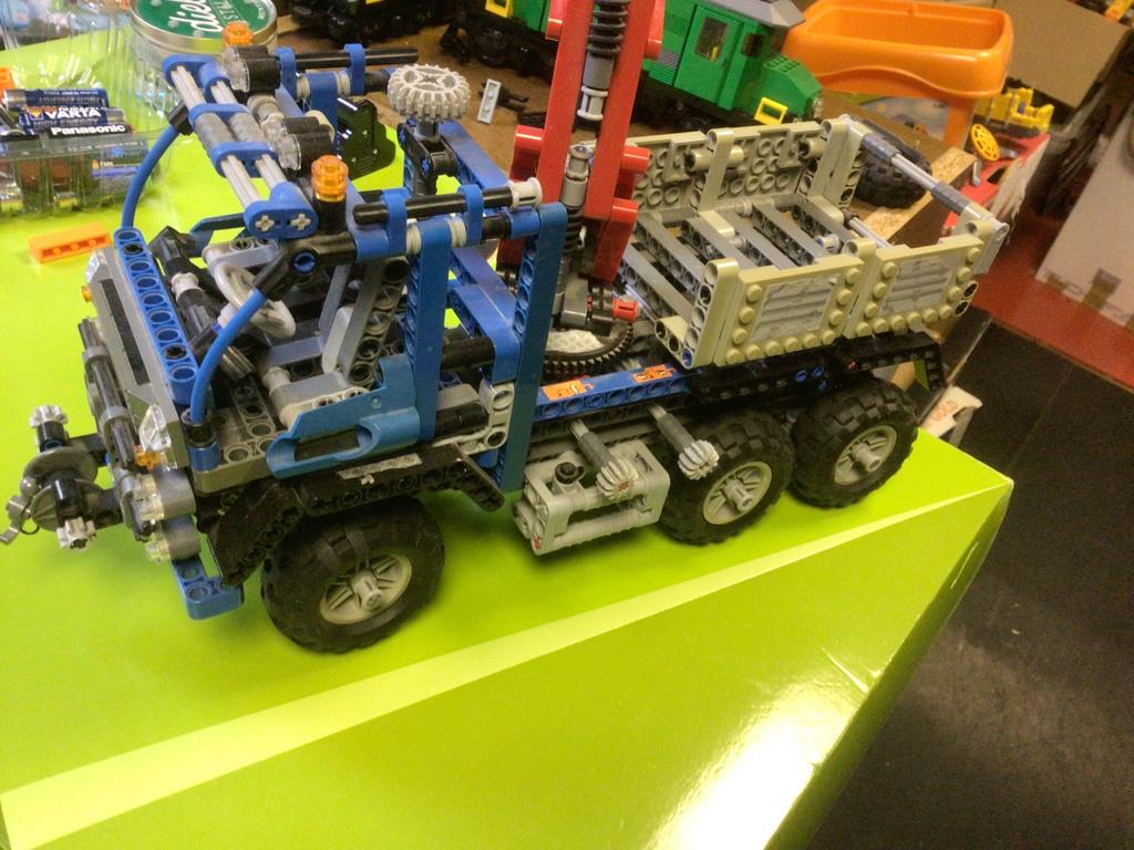 Lego 8273 Technic Vrachtwagen met Kraan, Kinderen en Baby's, Speelgoed | Duplo en Lego, Ophalen, Zo goed als nieuw, Complete set