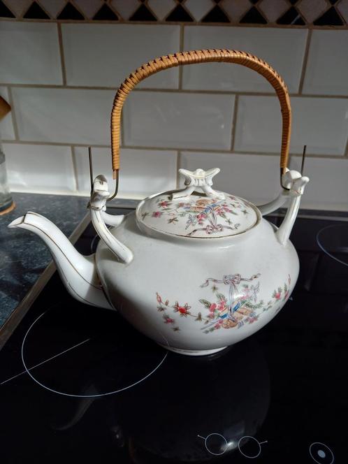Antieke aardewerk theepot, Antiek en Kunst, Antiek | Servies compleet, Ophalen of Verzenden