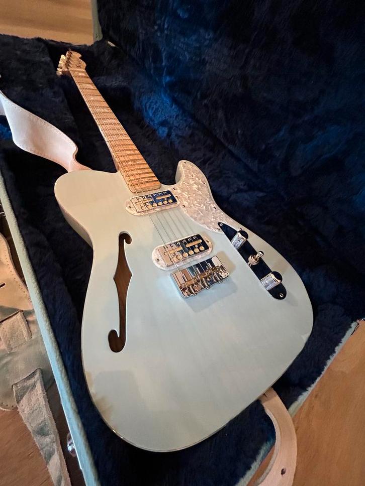 Fender Mágico Telecaster Daphny Blue met Koffer, Muziek en Instrumenten, Snaarinstrumenten | Gitaren | Elektrisch, Zo goed als nieuw