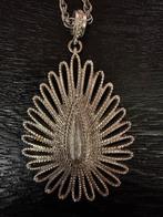 Zilverkleurige MONET ketting met hanger, Sieraden, Tassen en Uiterlijk, Broches, Overige materialen, 4 tot 7 cm, Monet, Verzenden